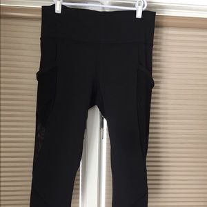 Lululemon black cropped leggings